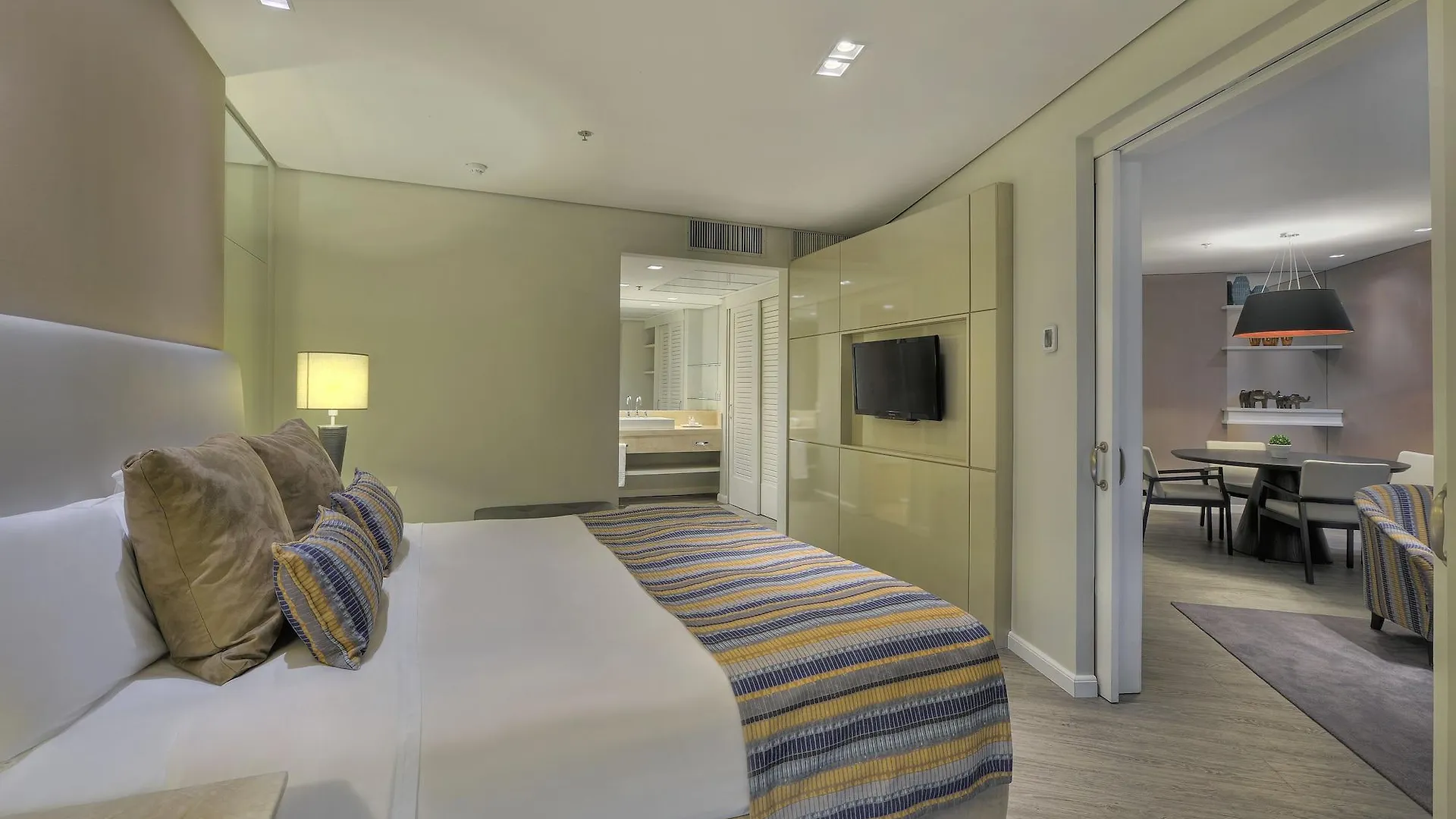 Hotel Deville Prime Porto Alegre 5*,