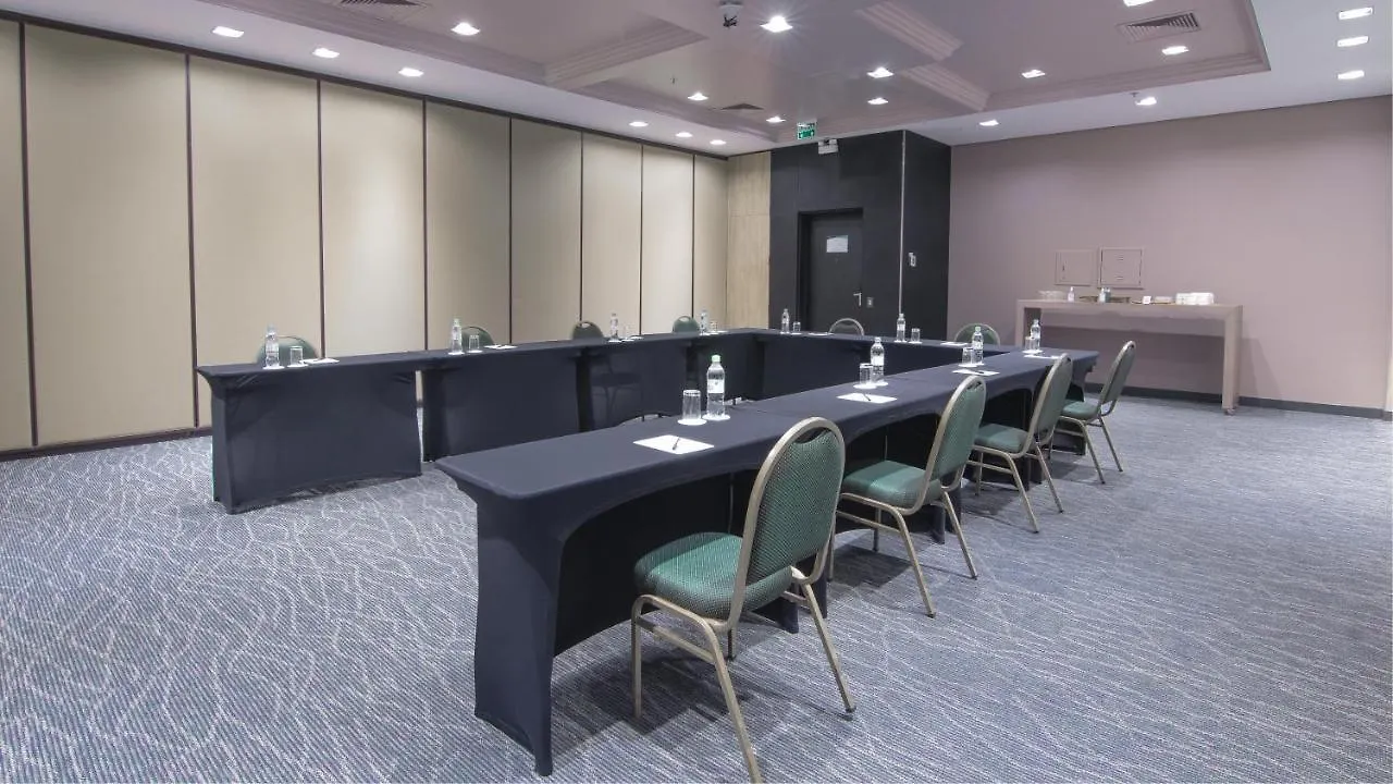 Hotel Deville Prime Porto Alegre 5*,