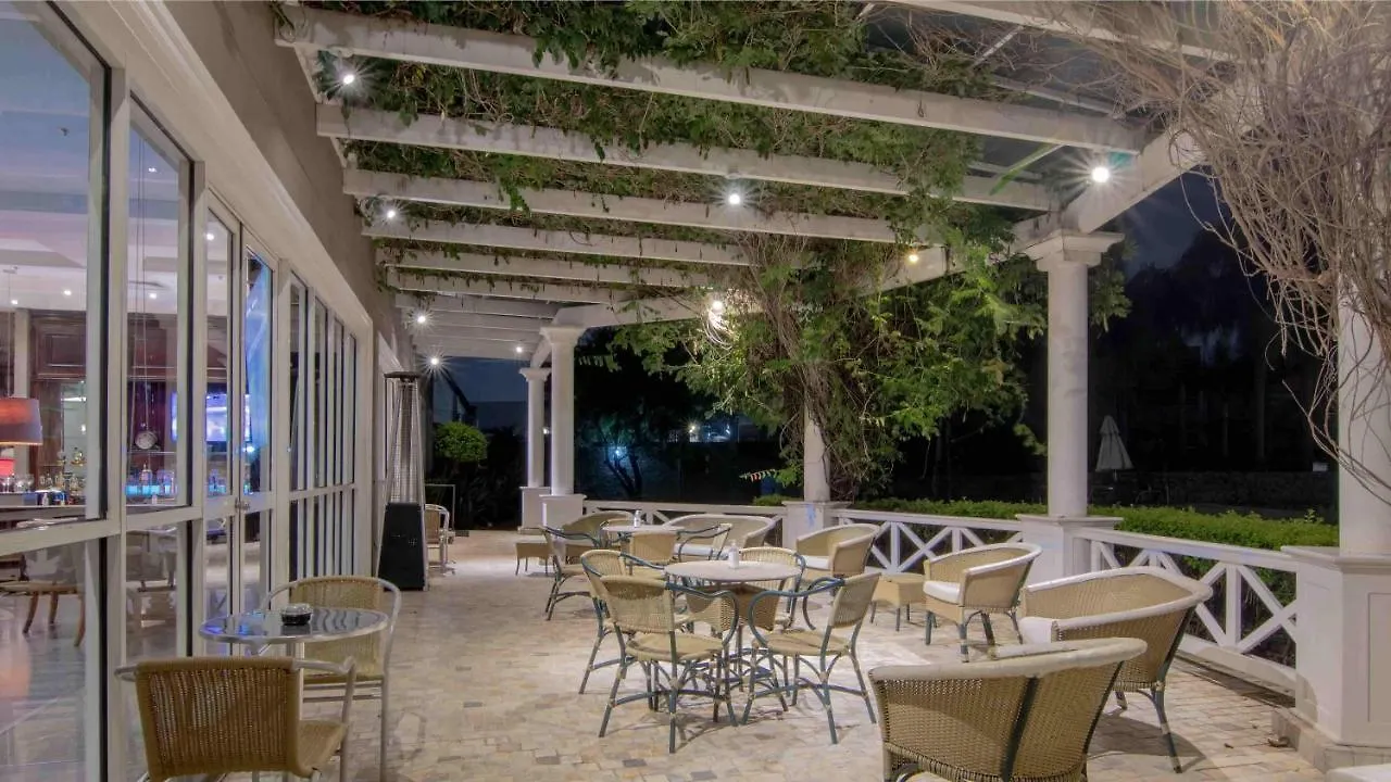 Hotel Deville Prime Porto Alegre 5*,