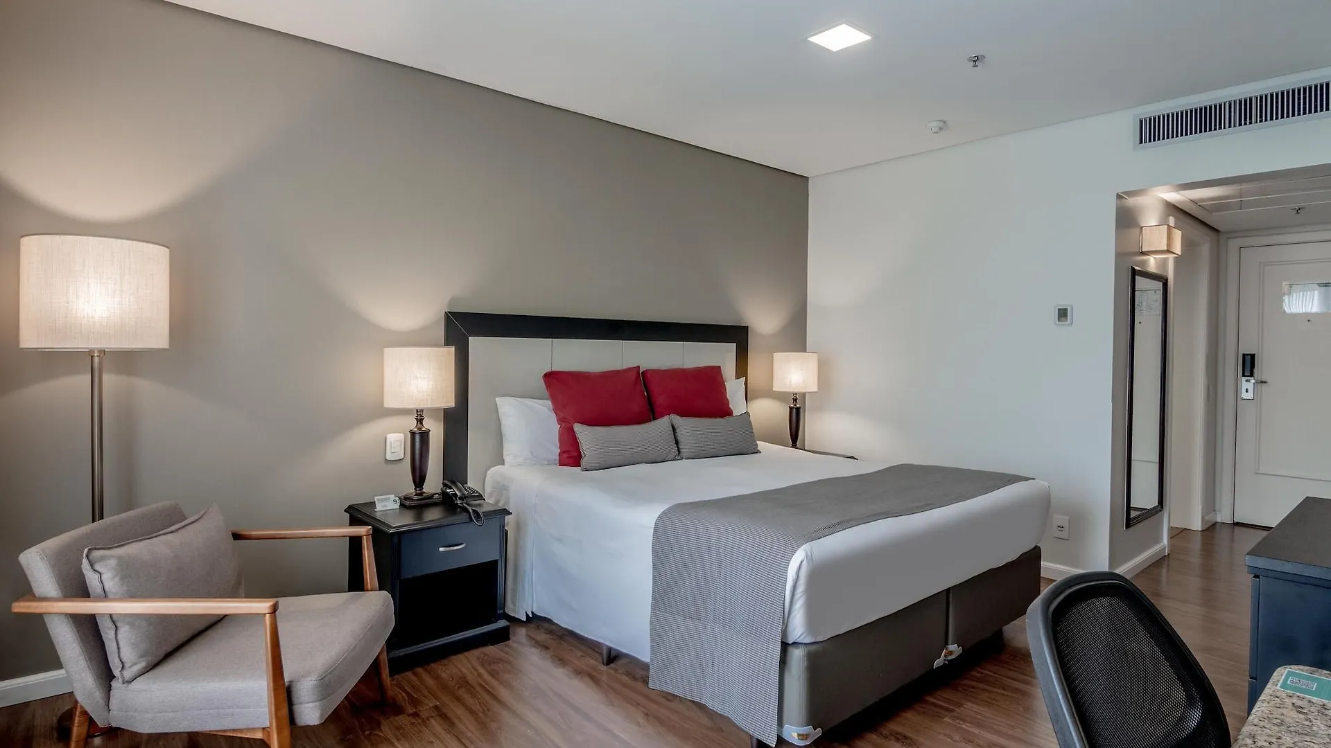 Hotel Deville Prime Porto Alegre Brezilya